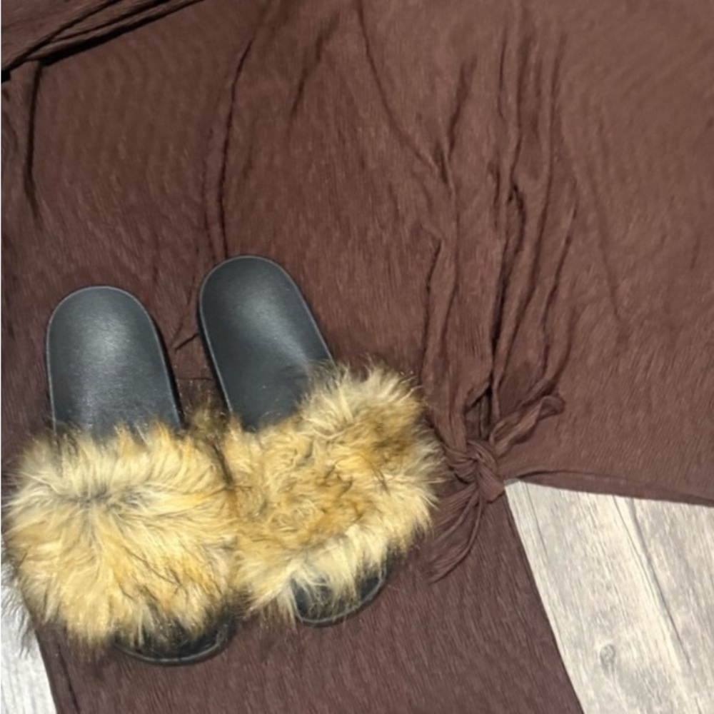 Faux Fur Slide Sandals in Tan/Black